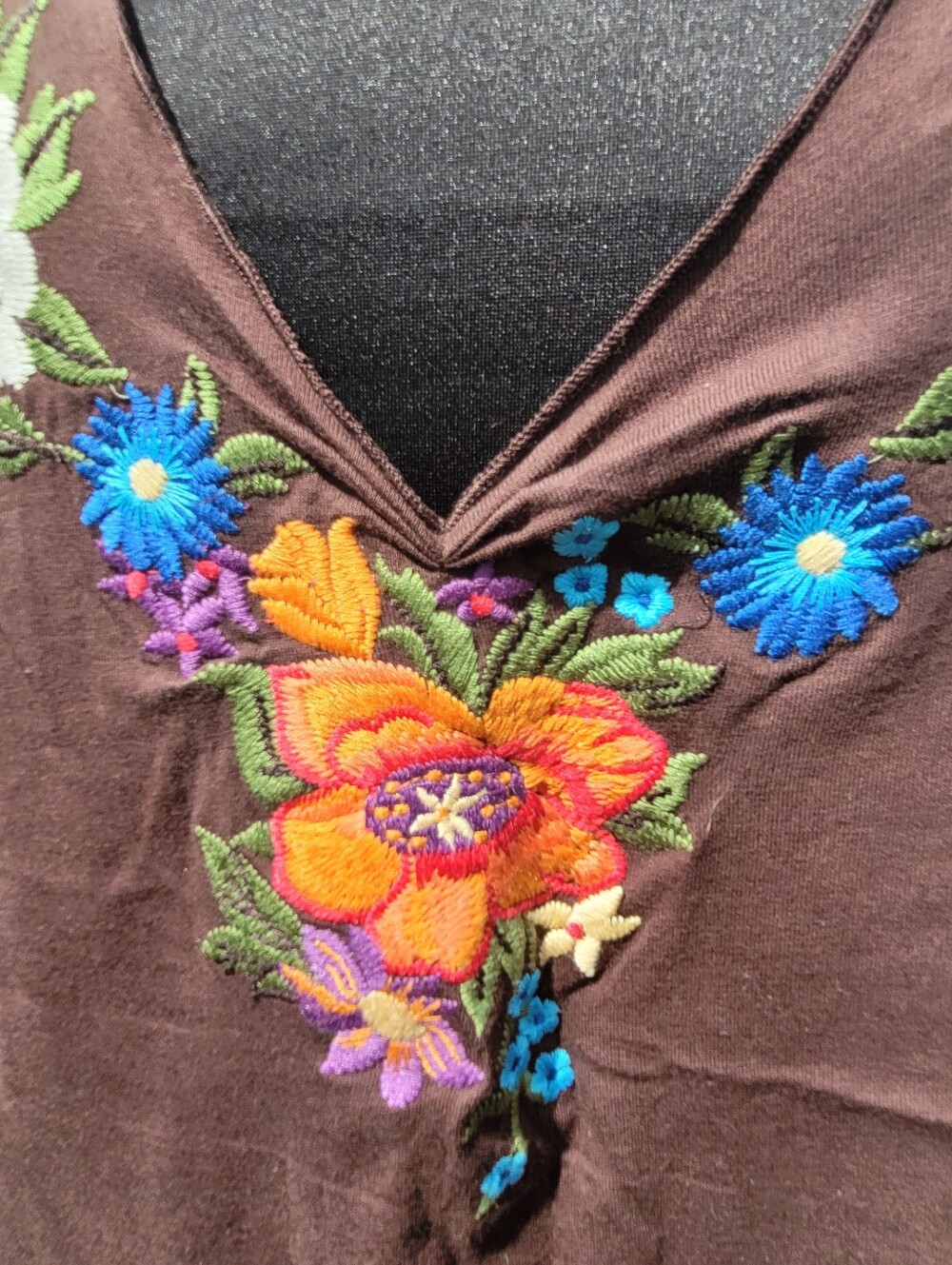 Embroidered V-Neck NY Collection ❤️ Size XXL Beautiful!! Like New - Picture 6 of 9